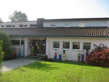  Eingang des evangelischen Kindergarten Berg​ in Großengstingen
